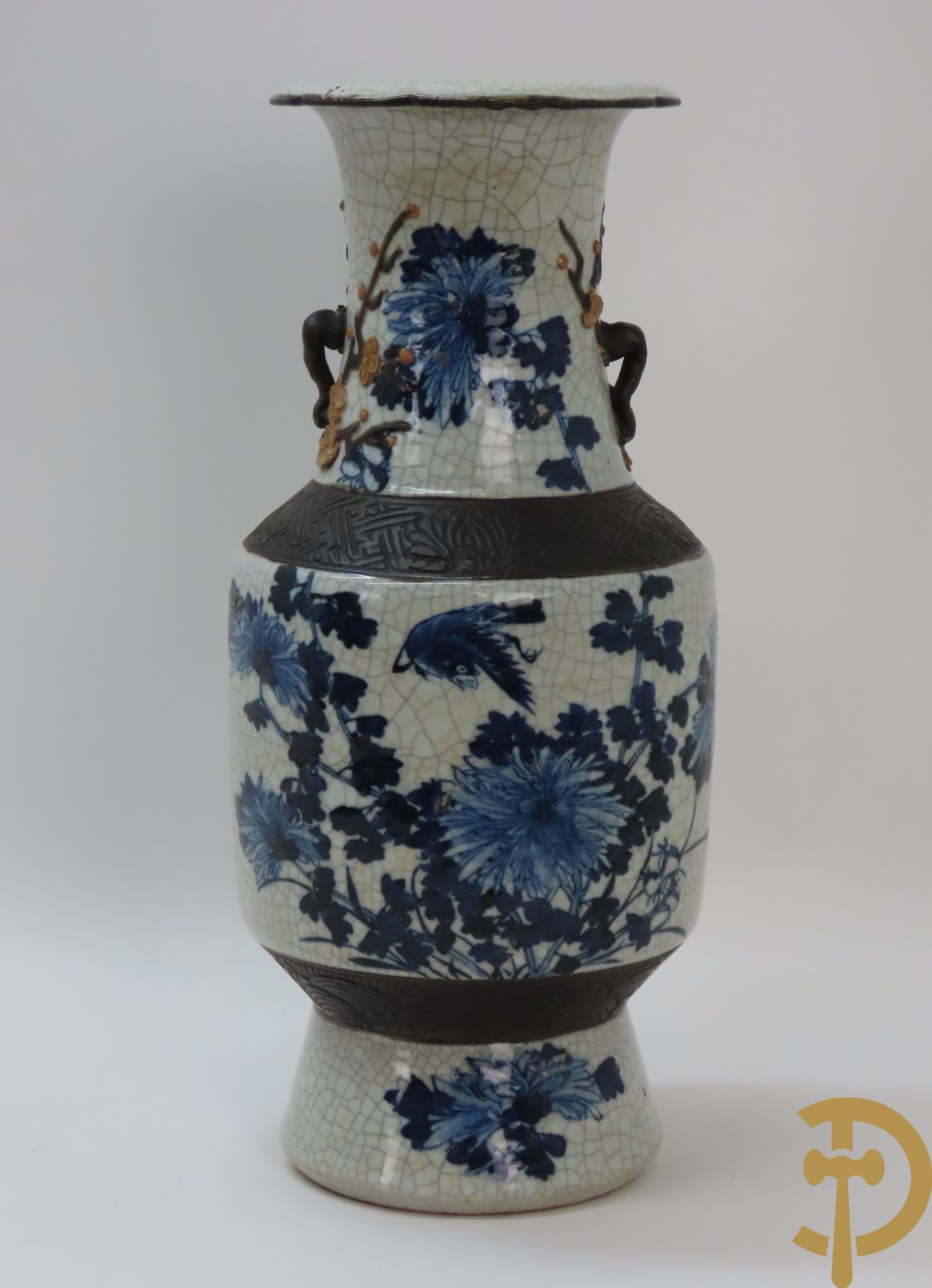 Chinese porseleinen blauw/witte Nankin vaas met bloemen- en vogeldecor + 2 Nankin vazen met krijgerdecor