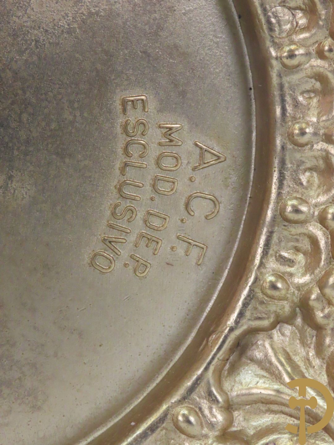 Twee porseleinen Stijl Sèvres cassolettes + dekselpotiche met bloemendecor + vijfarmige kandelaar Sèvres stijl, ACF