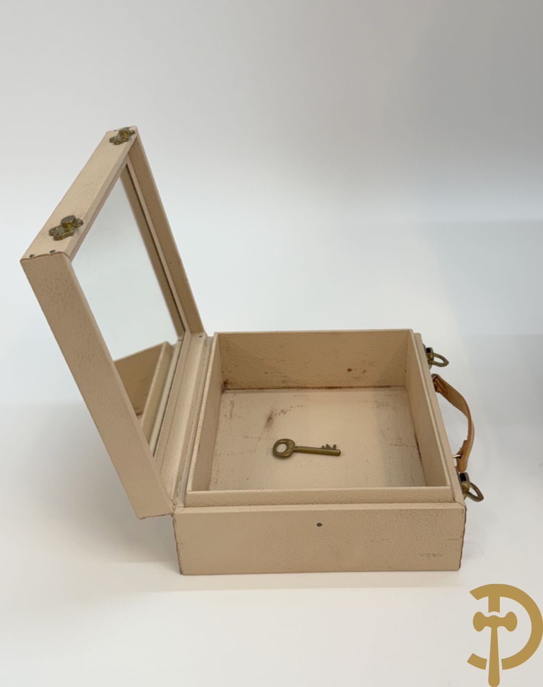 Louis Vuitton beauty case met verschillende vakjes en genummerd 948947