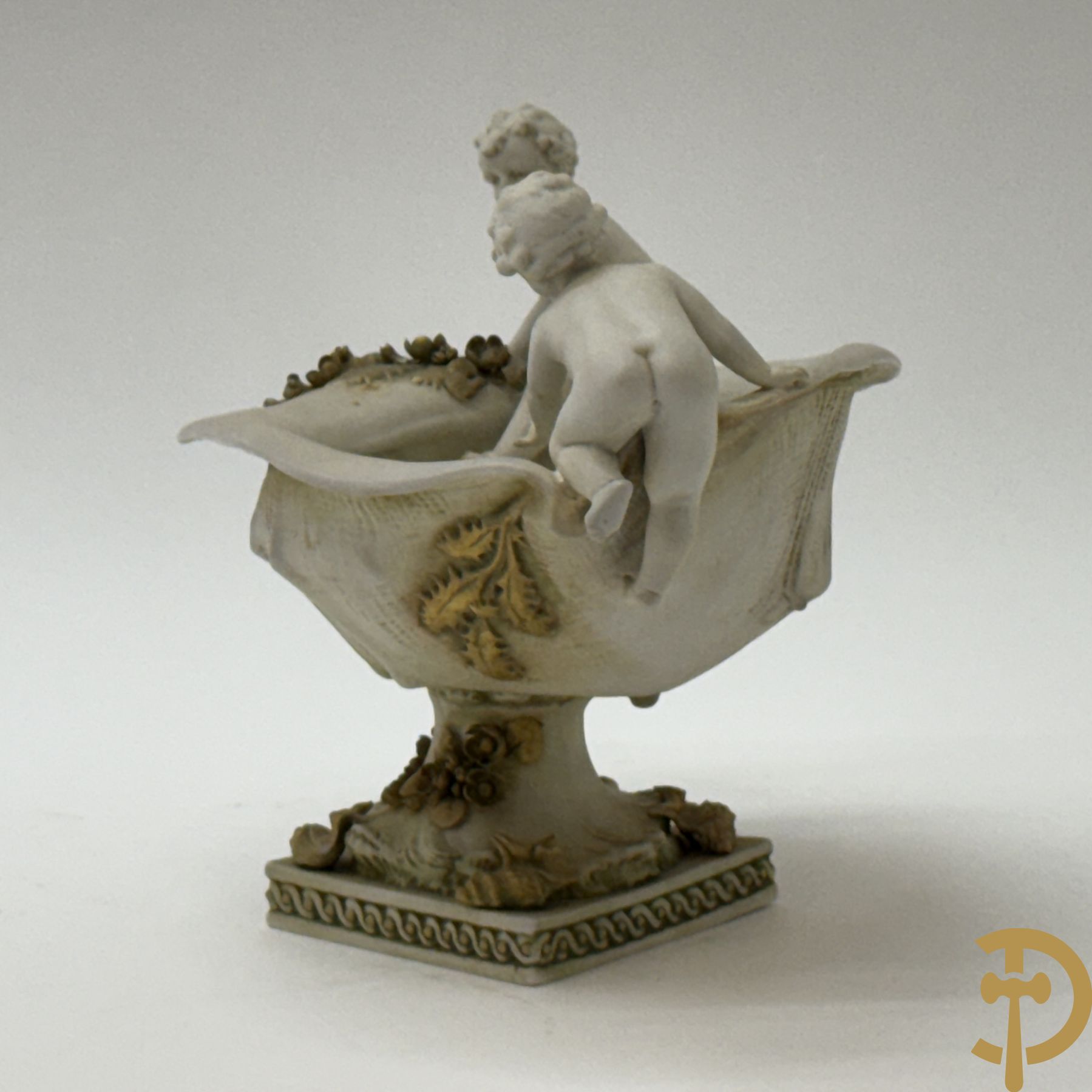 Biscuit coupe rocaille met 2 cupido