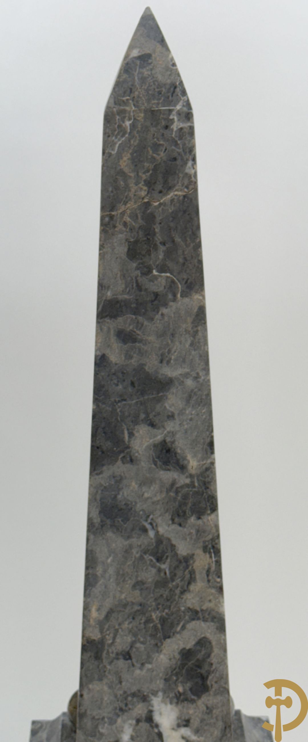 Paar marmeren obelisken