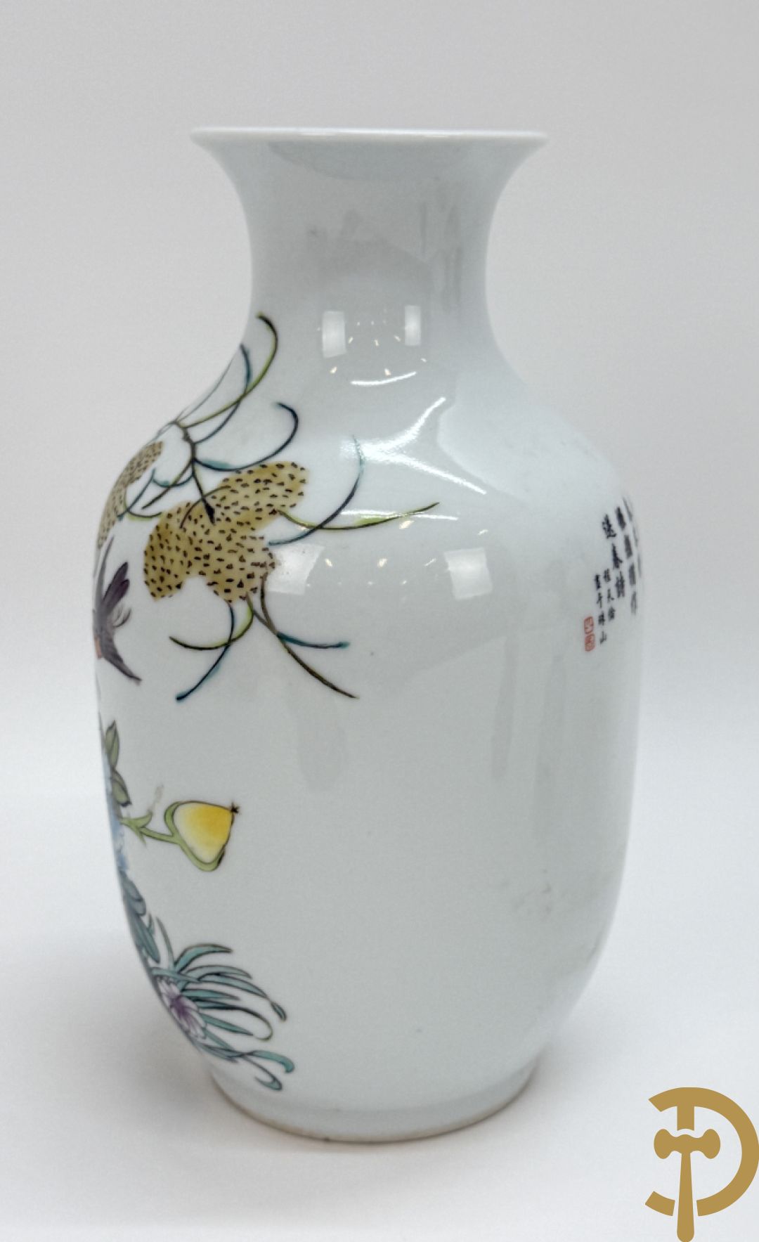 Chinees porseleinen vaasje met bloemendecor, Qinglong + 2 republieksvaasjes + porseleinen damesfiguur