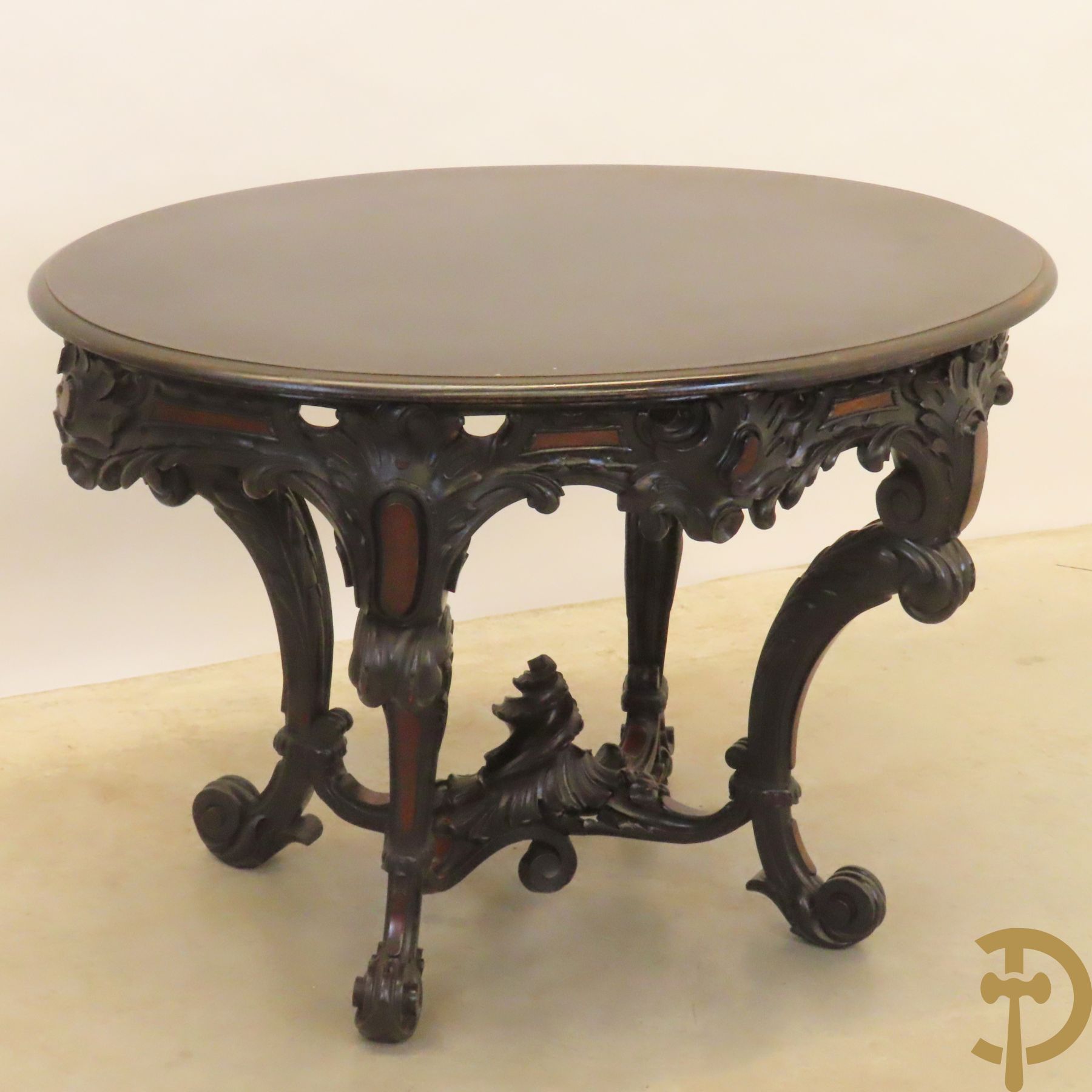 Napoleon III bijzettafel met gesculpteerde rocailles, 19e