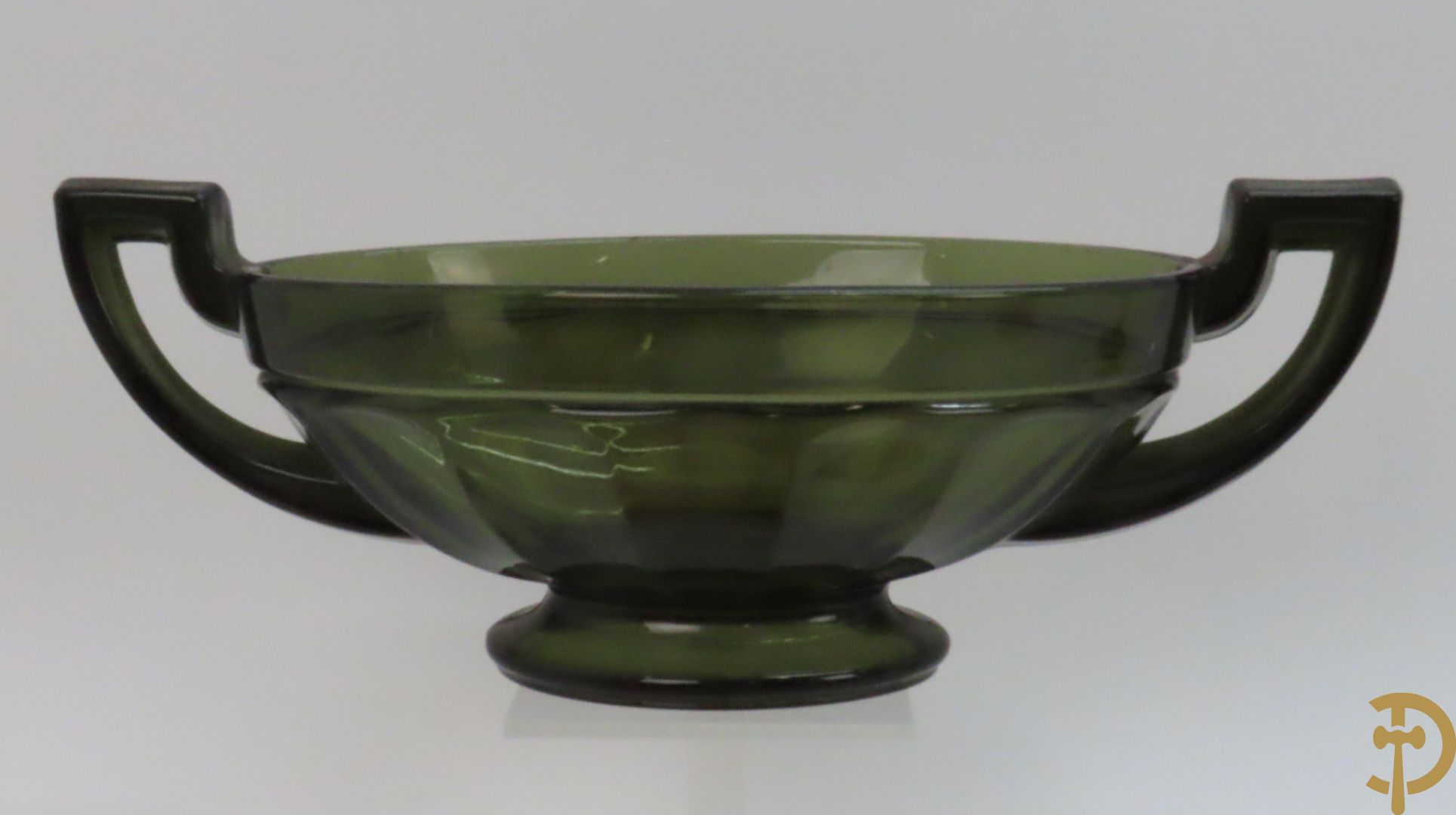 Vier coupes in gekleurd geperst Val-Saint-Lambert glaswerk + 3 coupes Scailmont