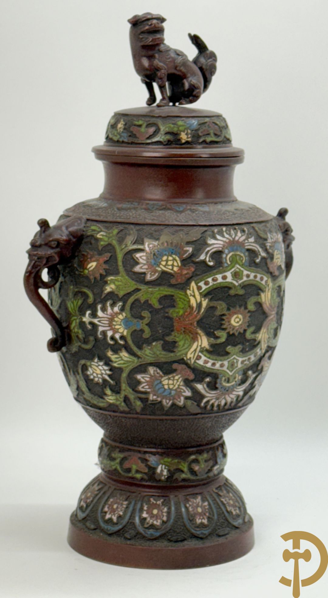 Japanse cloisoné vaas met fo-hond en bloemenmotieven