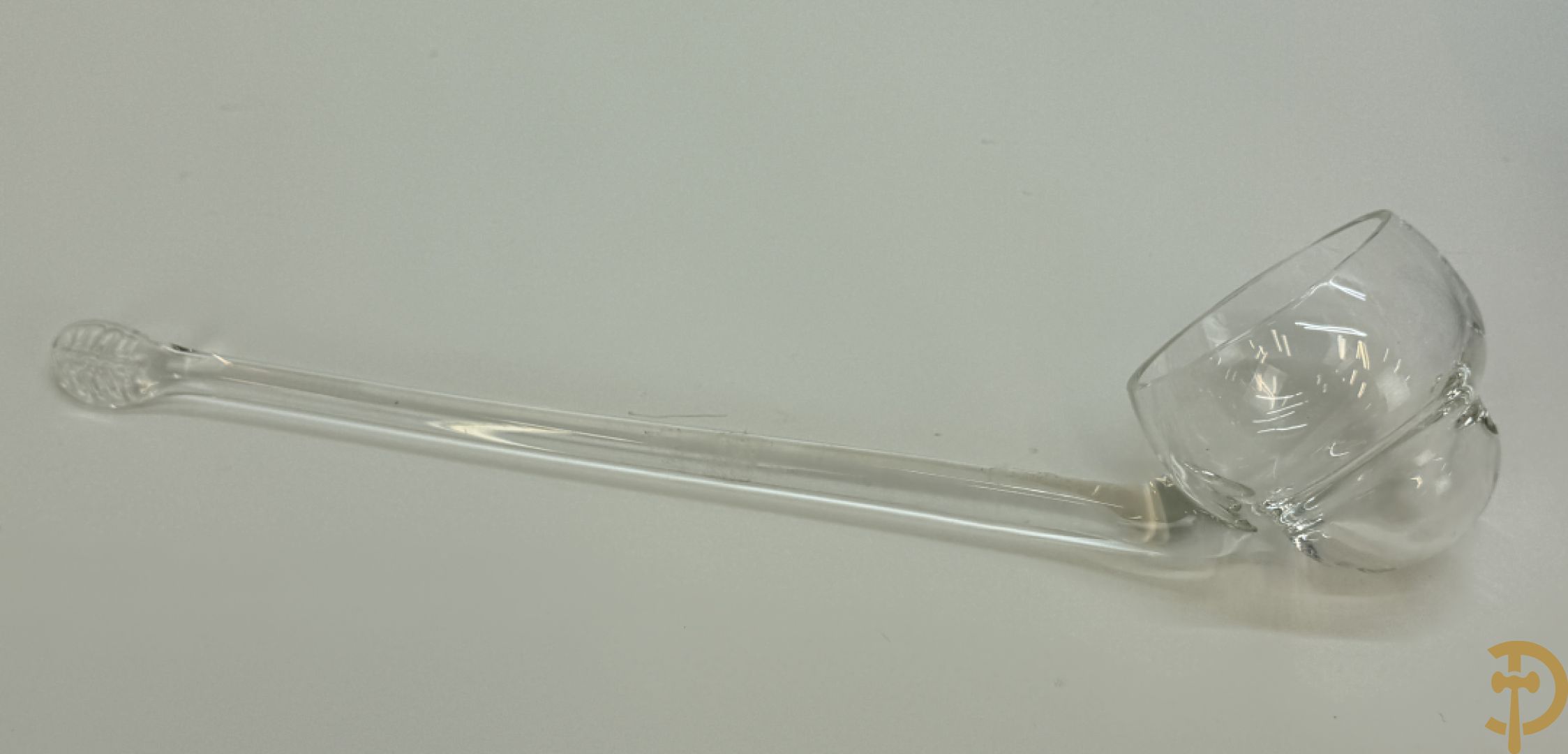 Blauwe handgeslepen en gefacetteerde kristallen punck bowl