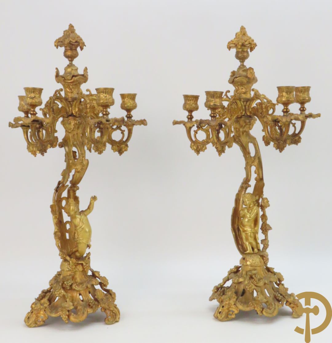 Bronzen schouwklok bezet met 2 cupido