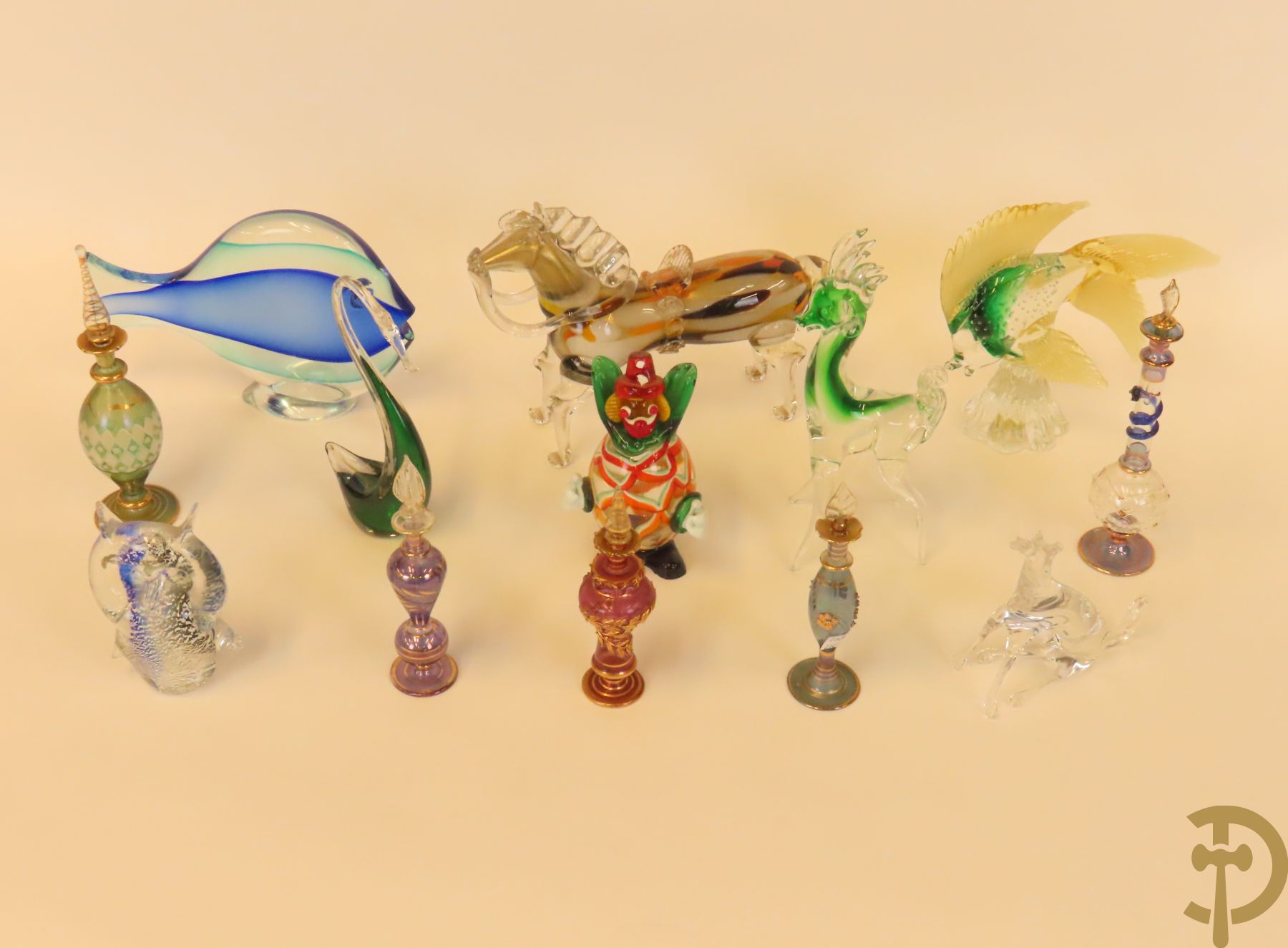 Mooi lot mondgeblazen Murano glaswerk w.o. paard, vissen, uil, clown, hond, zwaan en vaasjes