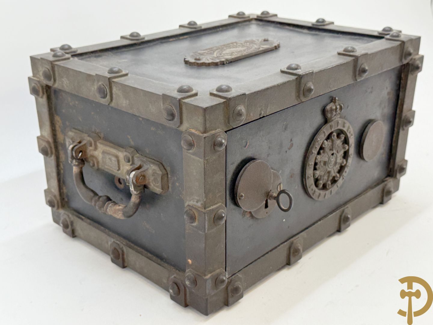 Gietijzeren brandkoffertje met 2 handvaten Incombustible Bauche à Gueux (Marnes) met sleutel