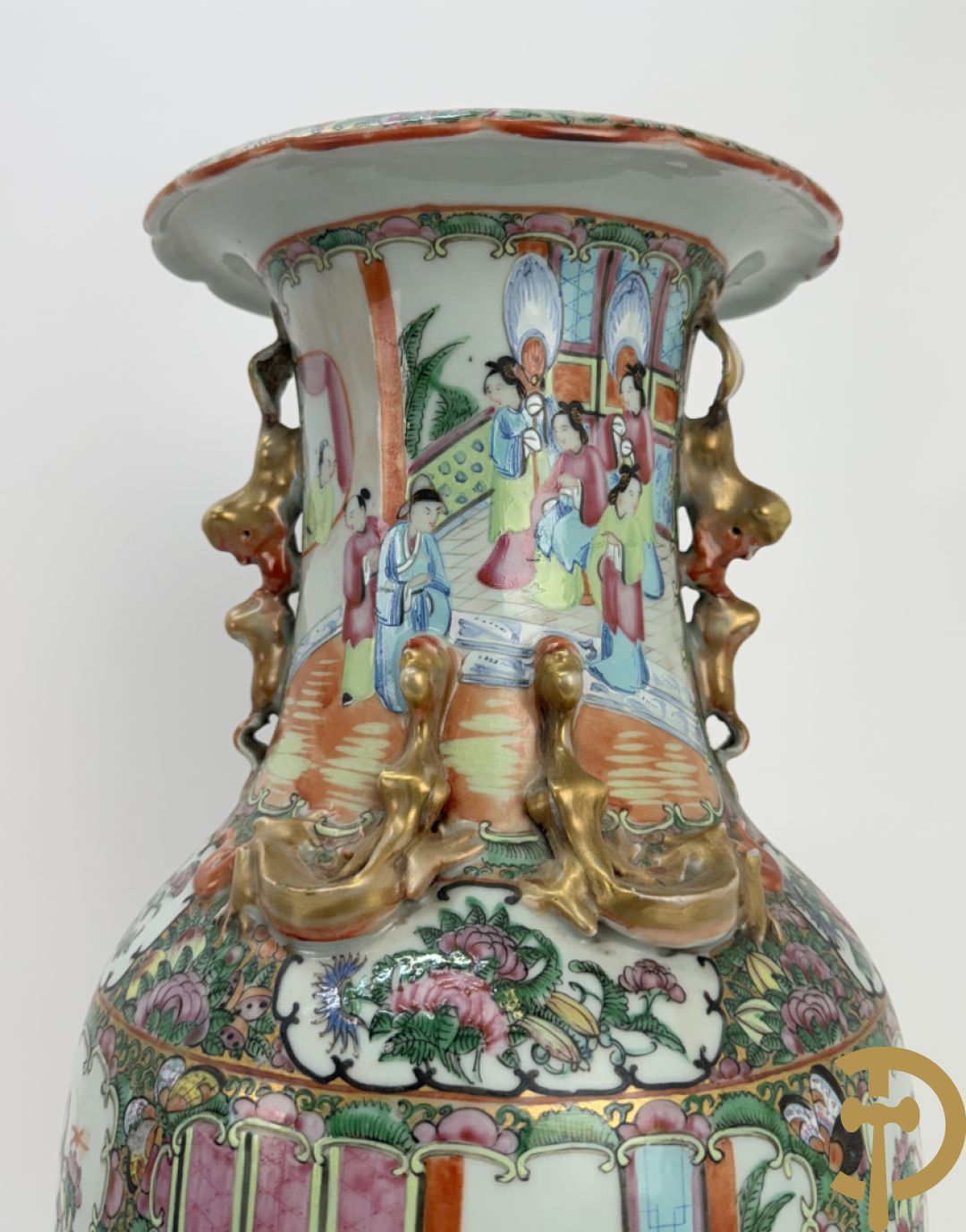 Chinese porseleinen Kanton vaas met geanimeerde taferelen