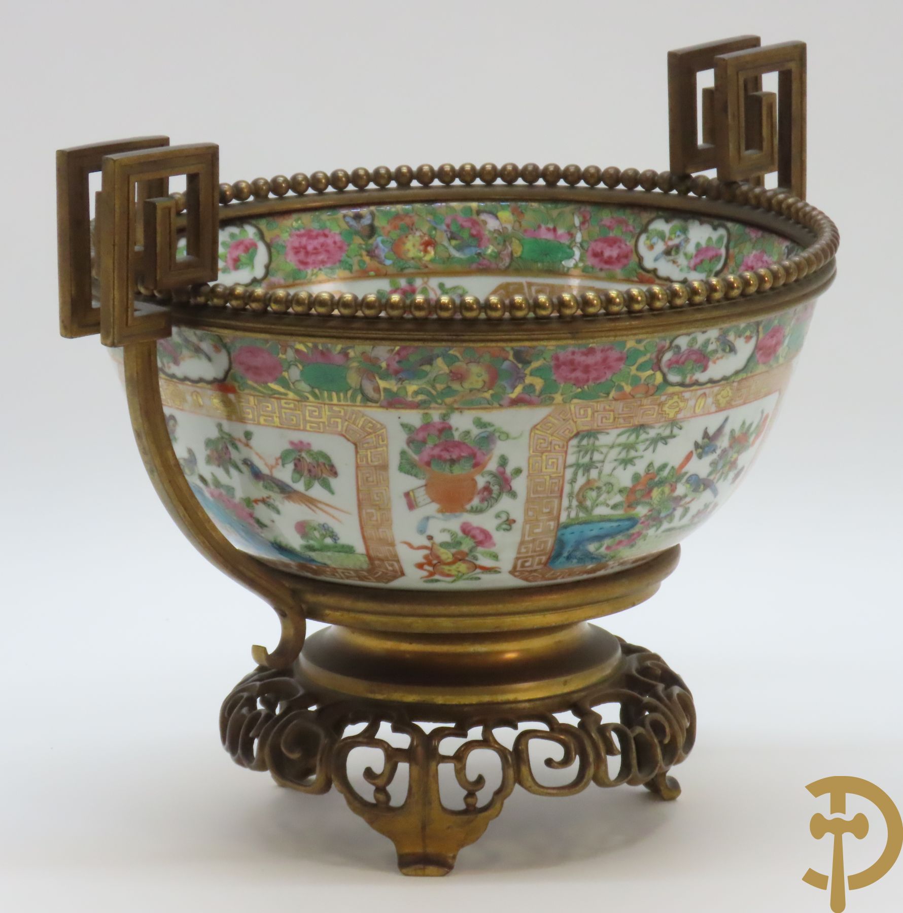 Chinese porseleinen Kanton coupe in bronzen ornamenten