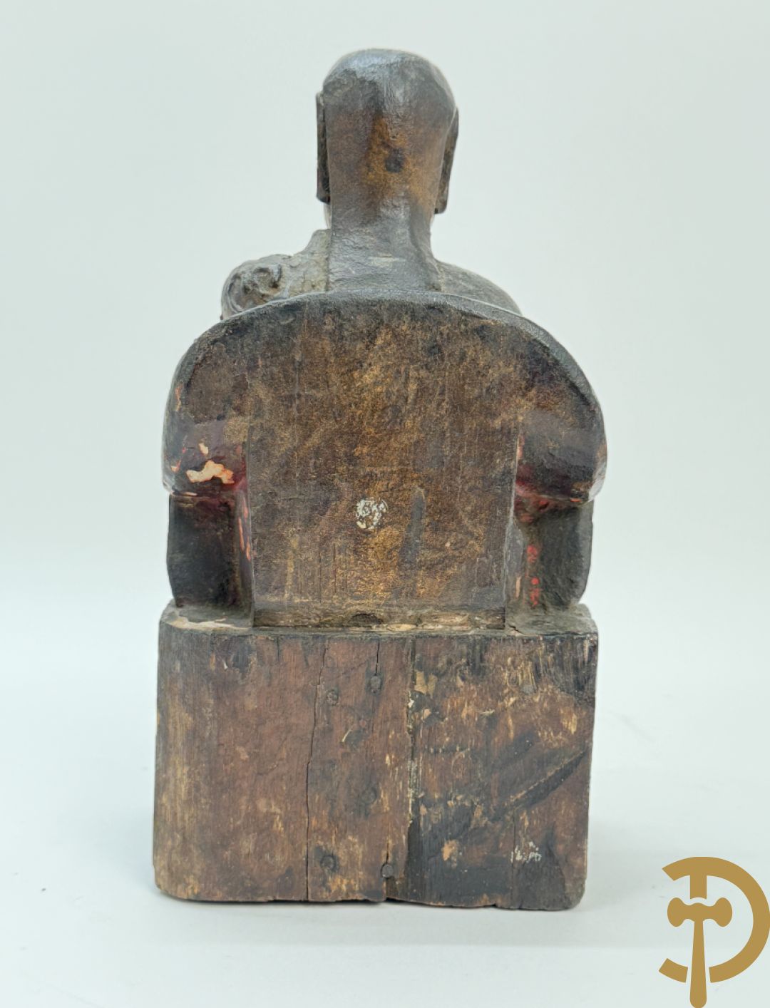 Houtsculptuur van zittende Chinese wijze, 18e