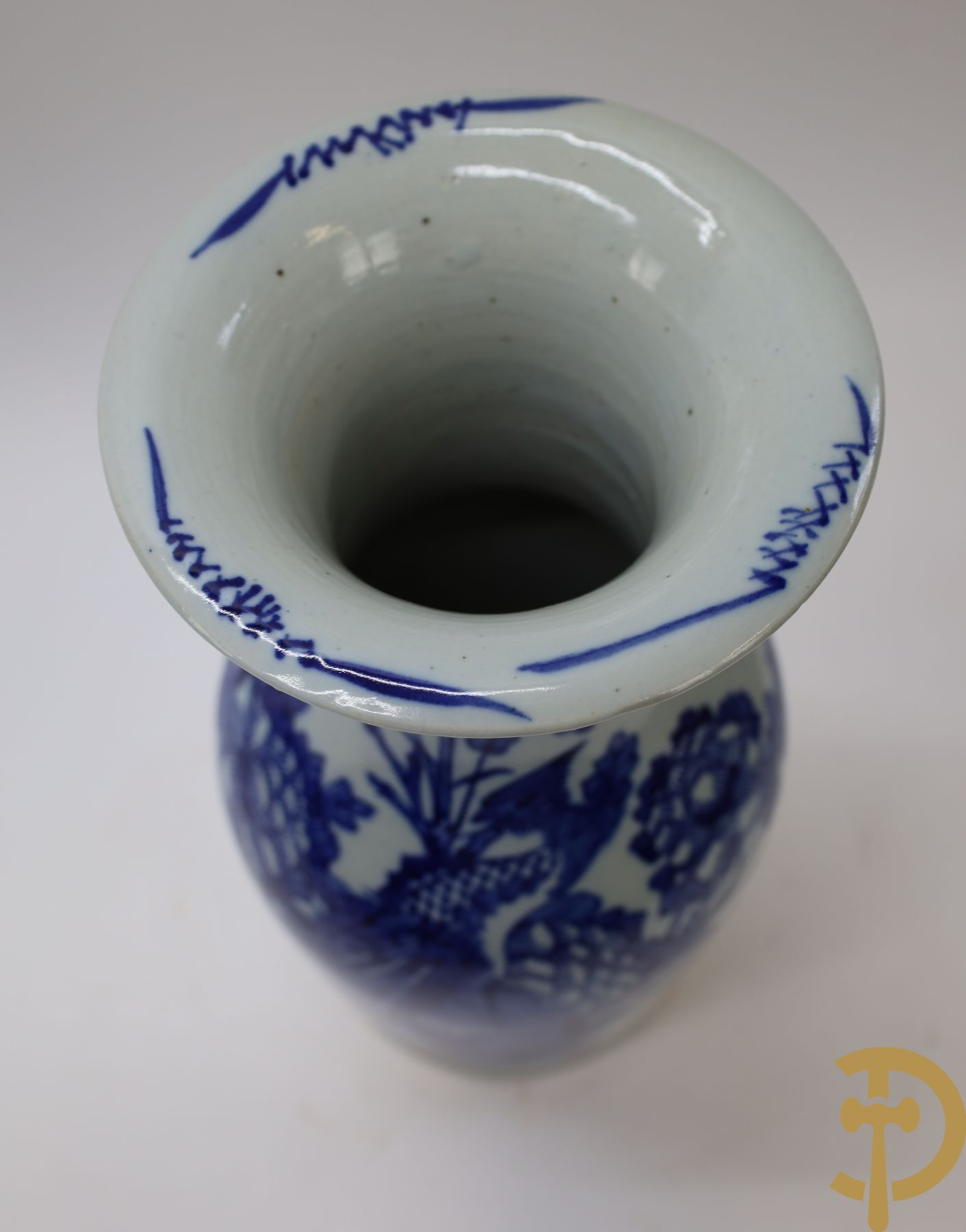 Chinese porseleinen vaas met blauw/wit decor van vogels en bloemen