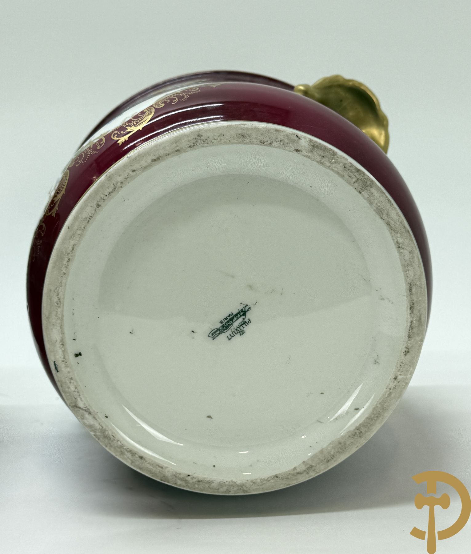 Paar porseleinen cachepots met bloemen en verguld decor, gemerkt Pillivuyt La porcelaine de la France