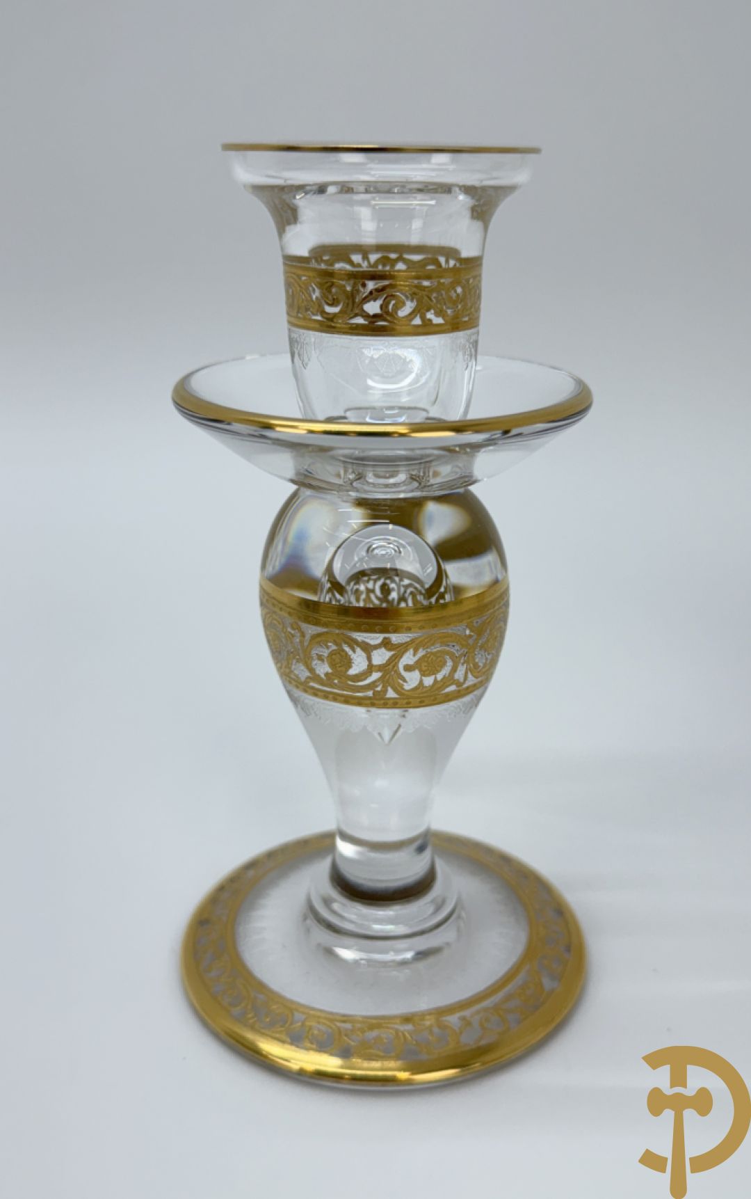 Paar lage kristallen kandelaars, Thistle Or, Saint Louis gemerkt