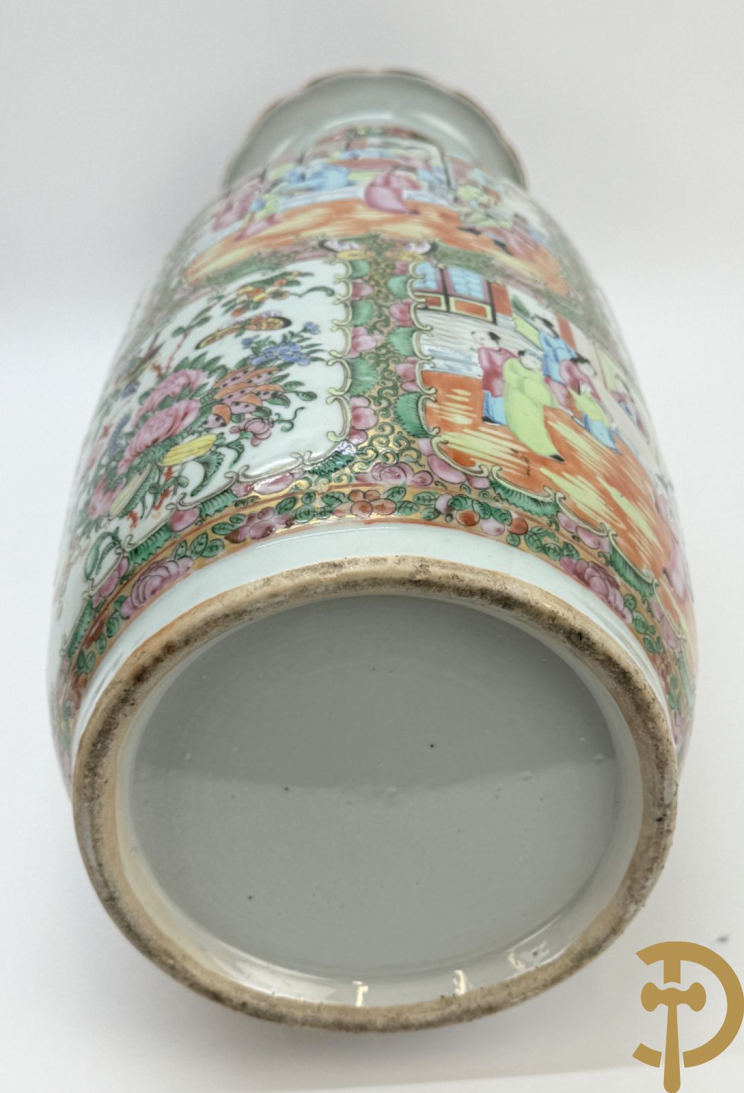 Chinese porseleinen Kanton vaas met geanimeerde taferelen