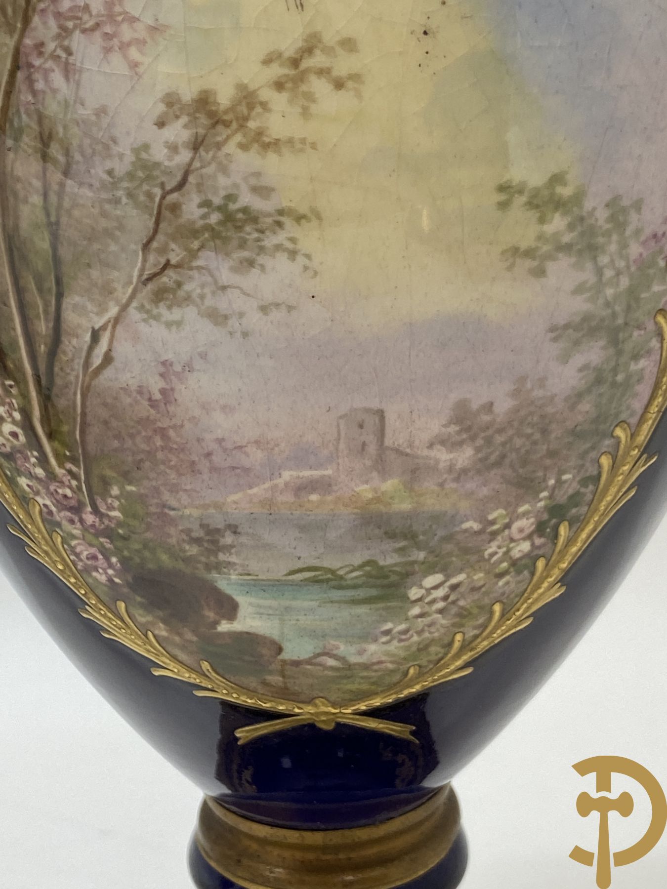 Paar kobaltblauwe porseleinen vazen met dubbel motief als lampadaire