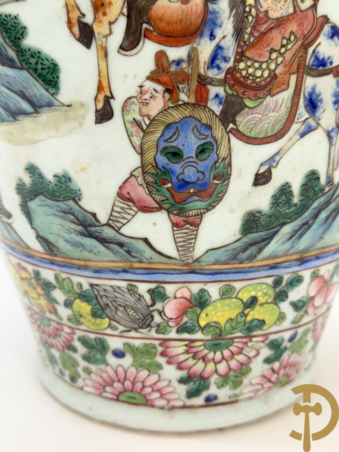 Chinese porseleinen vaas met geanimeerd krijgerdecor en vogeltaferelen