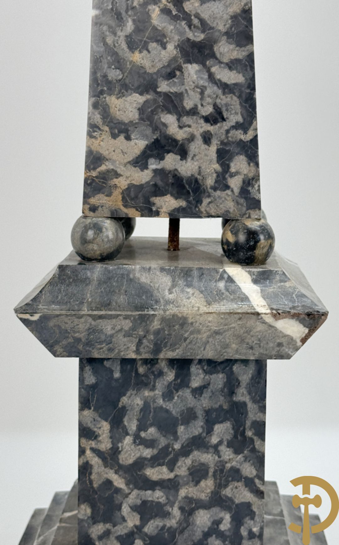 Paar marmeren obelisken