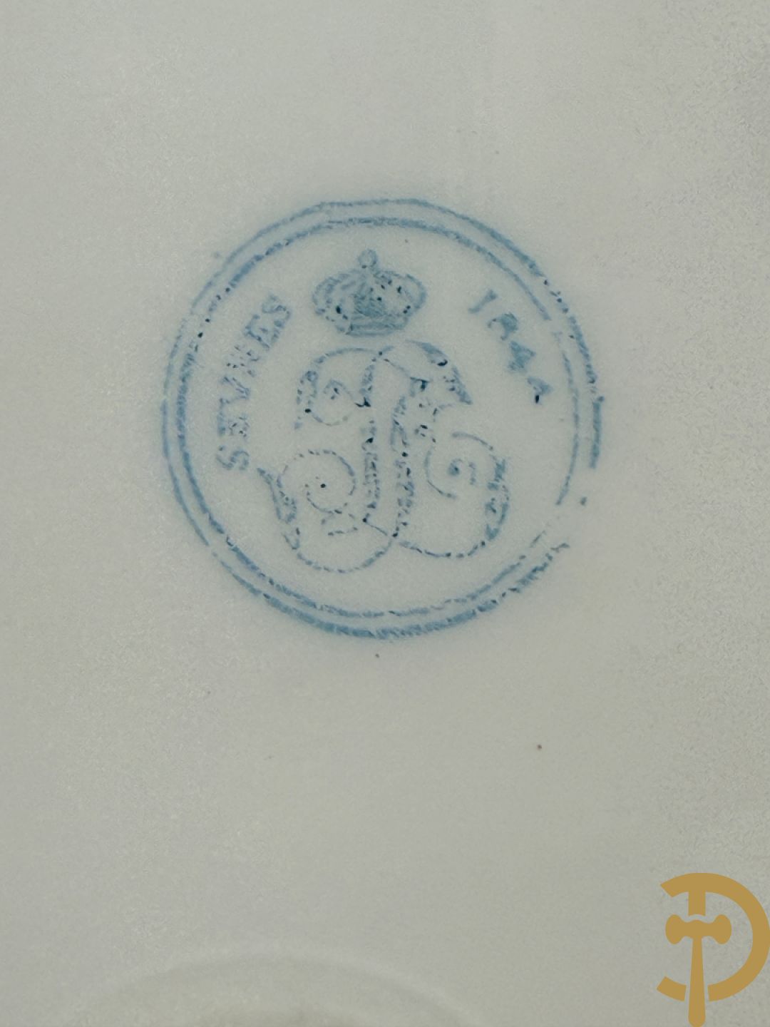 Paar handbeschilderde porseleinen Sèvres borden 