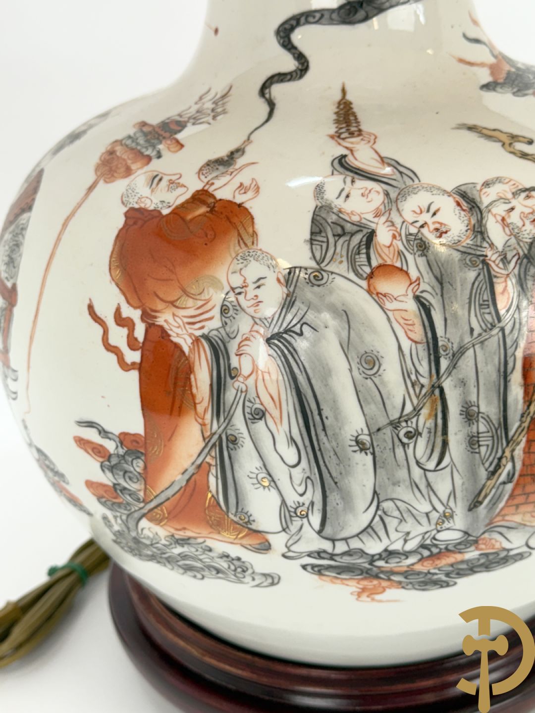 Chinese porseleinen vaas met handbeschilderde geanimeerde taferelen - als lampadaire omgebouwd