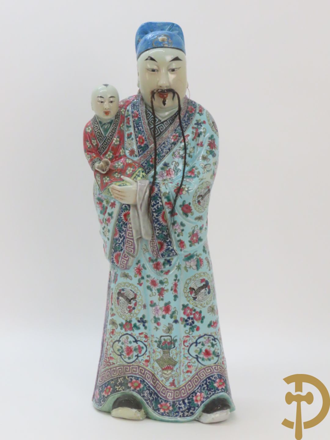 Chinese porseleinen wijsgeer dragende een kind