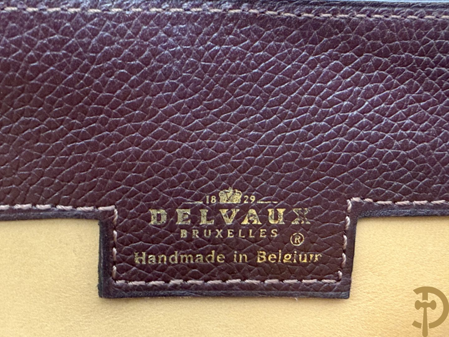 Mooi lederen auberginekleurige handtas Delvaux met bijhorende zak
