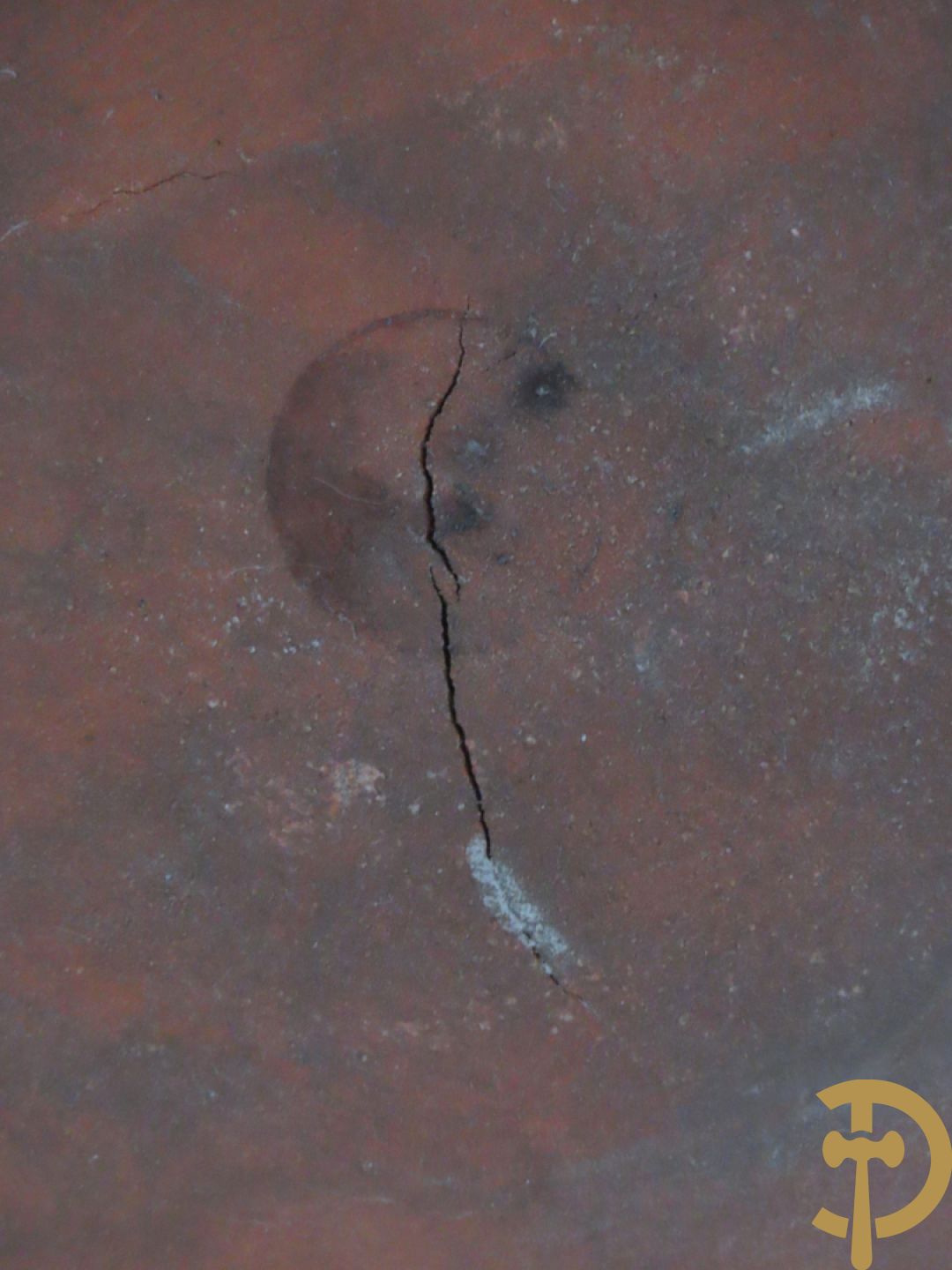 Wit gecraqueleerde design vaas met gestyleerd damesdecor, gemerkt Mobach Utrecht