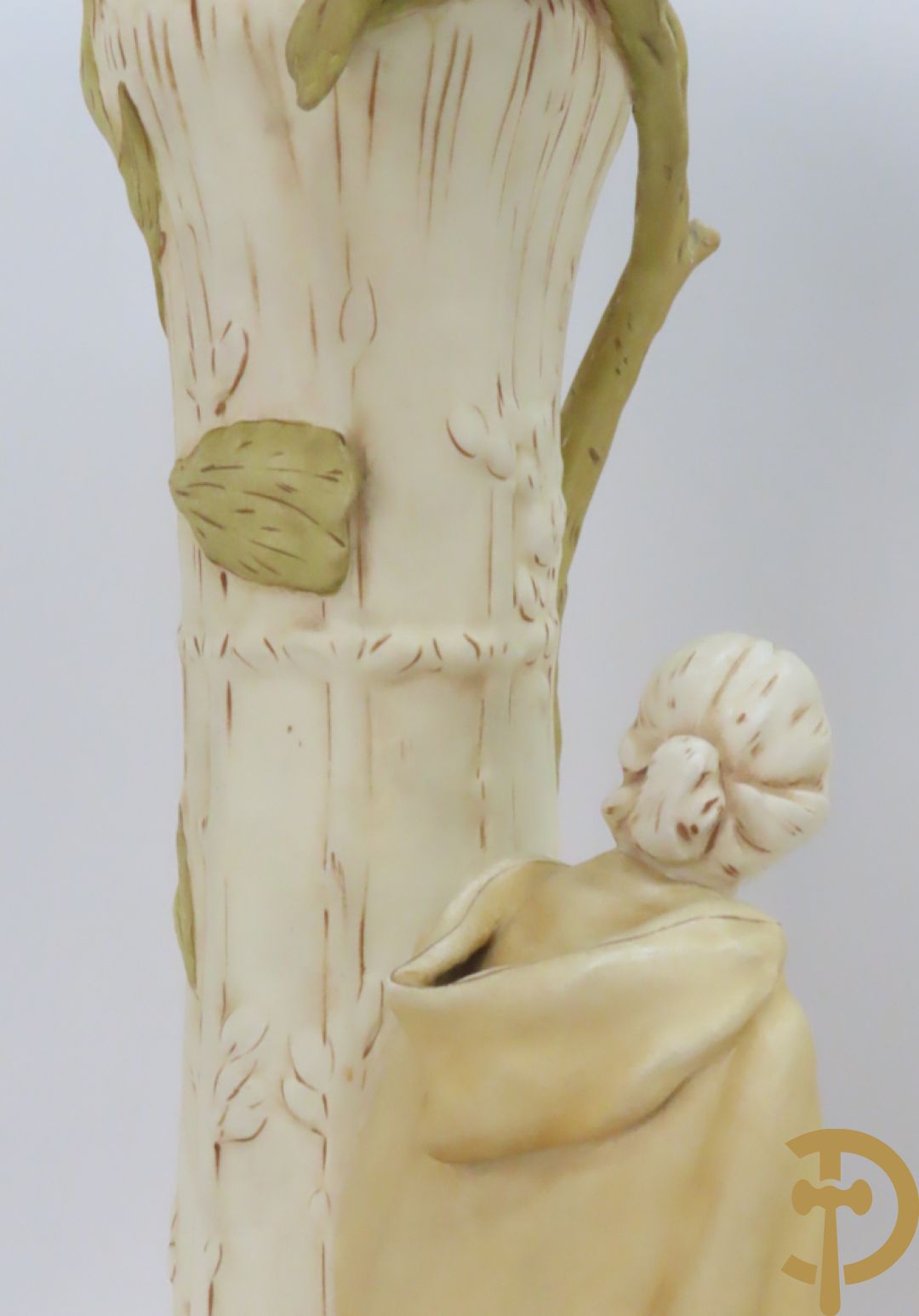 Paar Royal Dux vazen met herderpaar, gemerkt onderaan