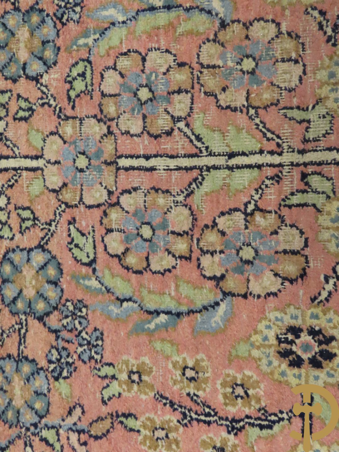 Oosters handgeknoopte loper zijde op katoen met amfoor en bloemenmotieven