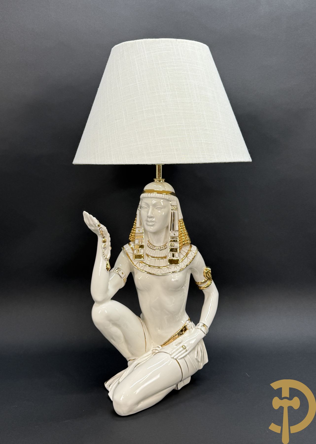 Keramieken Egyptische danseres als lampadaire gemonteerd