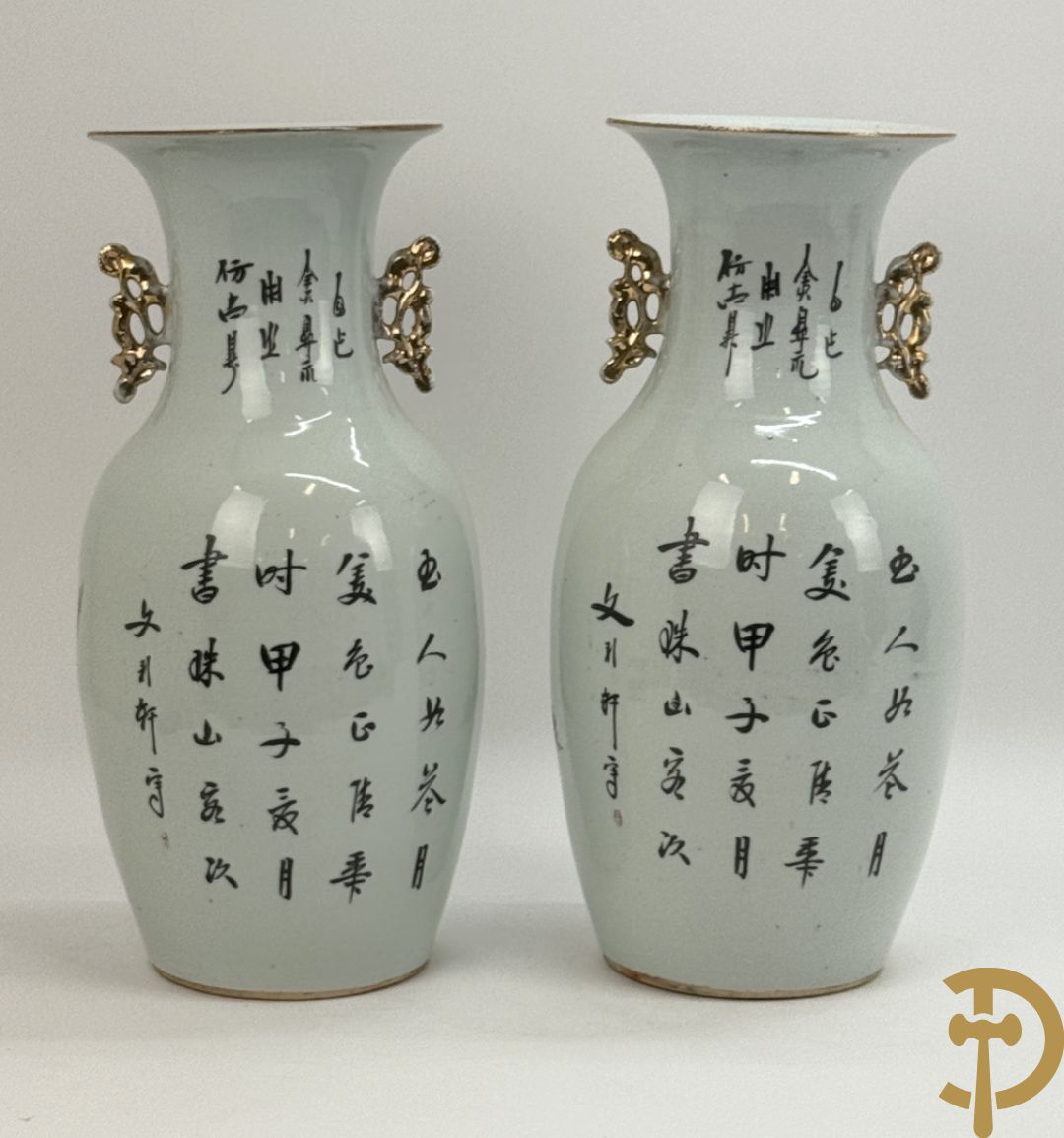 Paar Chinese porseleinen vazen met geisha decor en dames in landschap