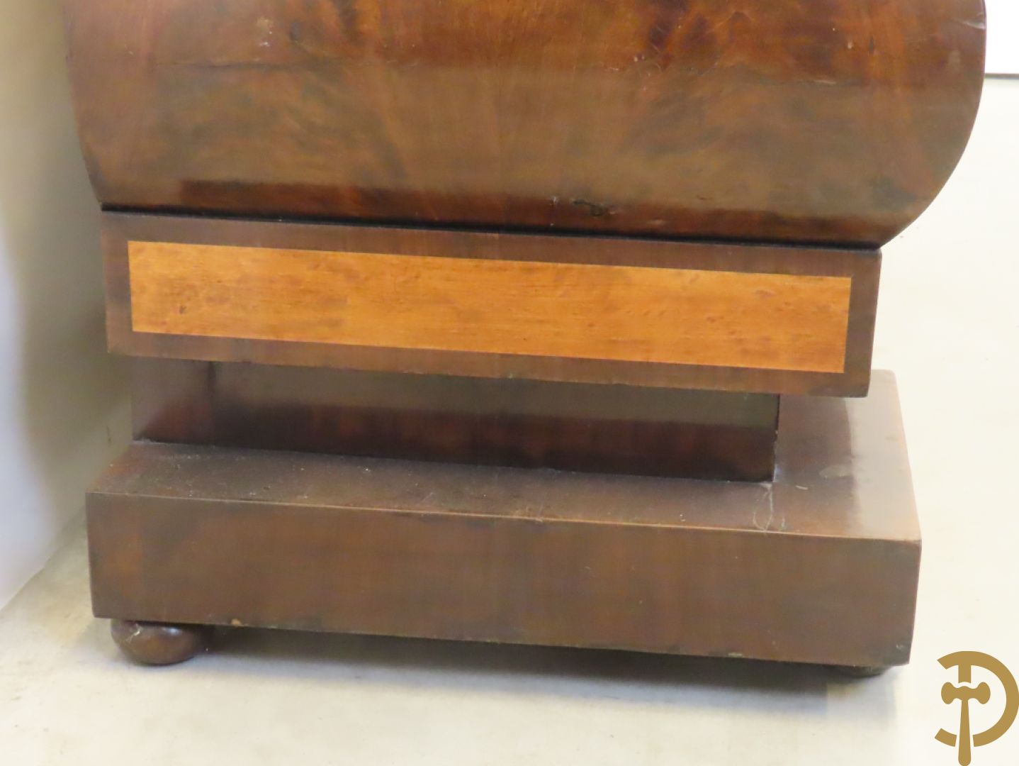 Antieke gegalbeerde commode van mahonie met 4 lades, 2 de kwart 19e