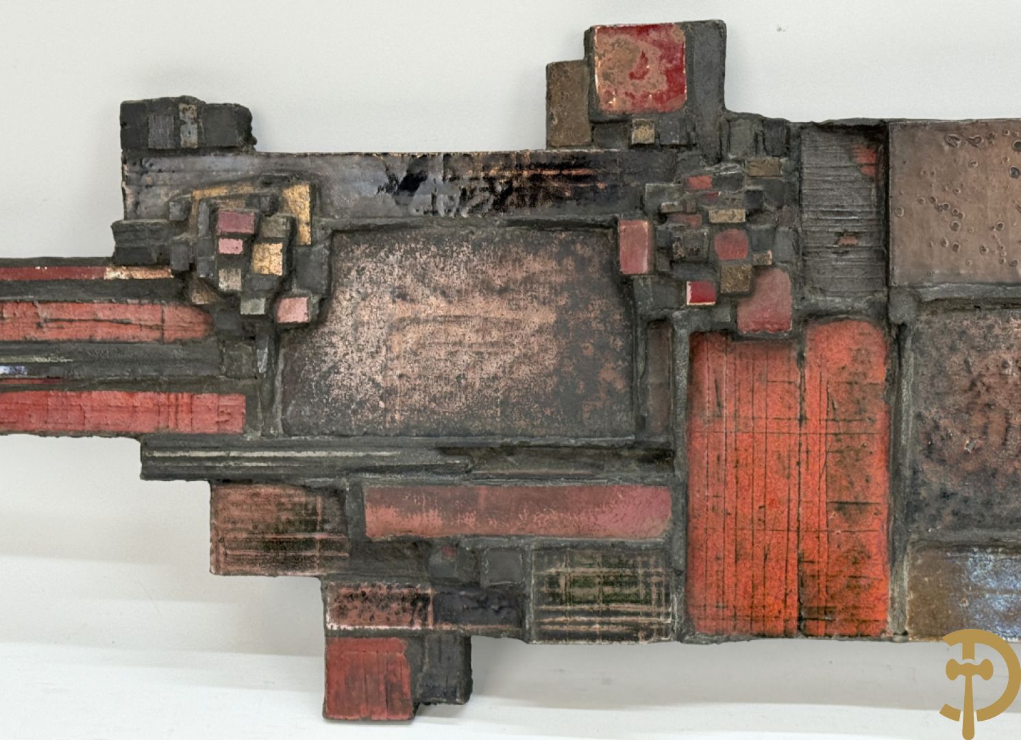 Muurplakkette met geometrische motieven in gekleurd keramiek, Pia Manu 1/3/63