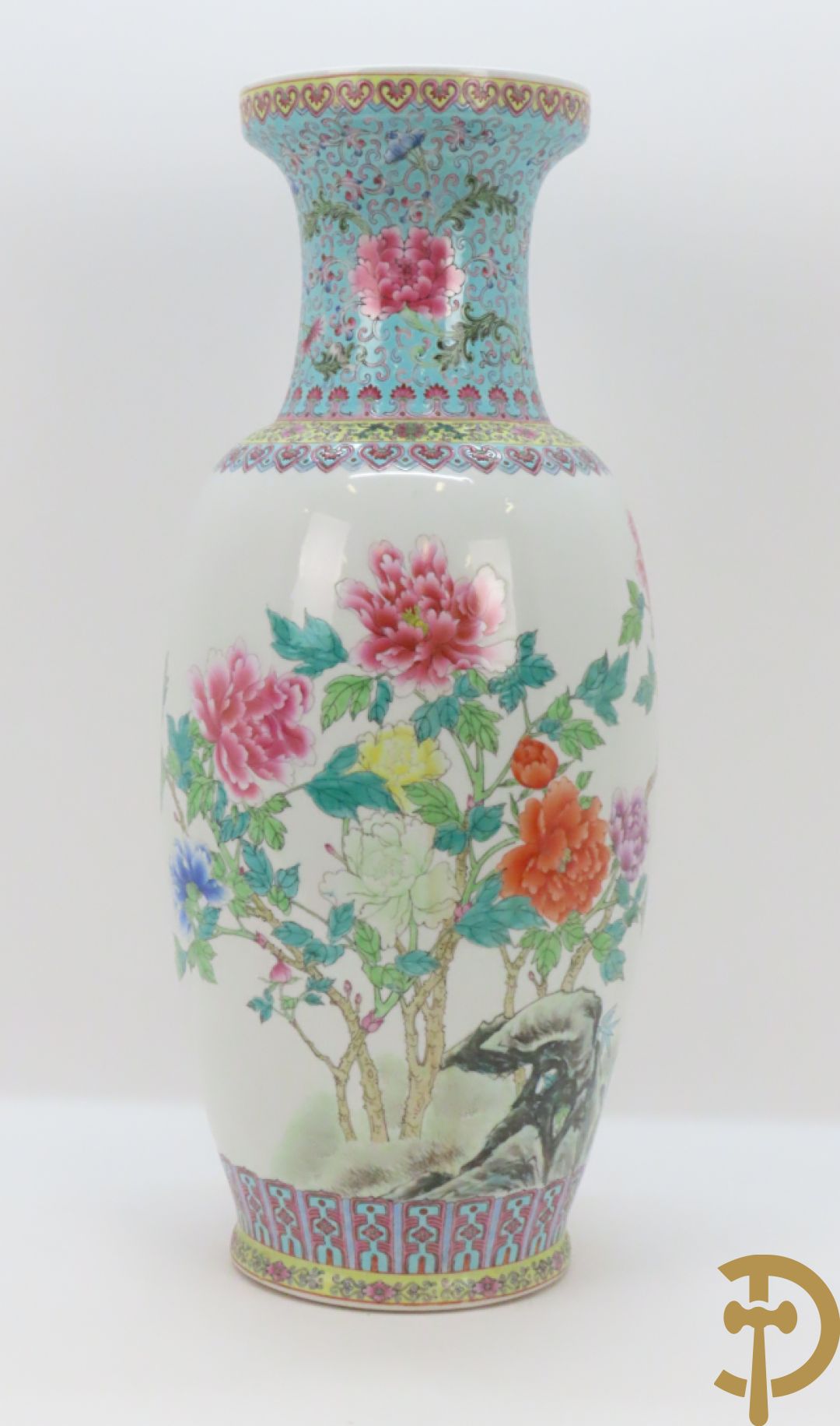 Chinese porseleinen repubieksvaas met bloementafereel