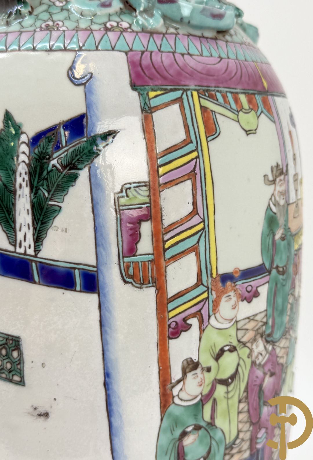 Chinese porseleinen vaas met dubbel decor van geanimeerd interieurzicht en mannen op paarden