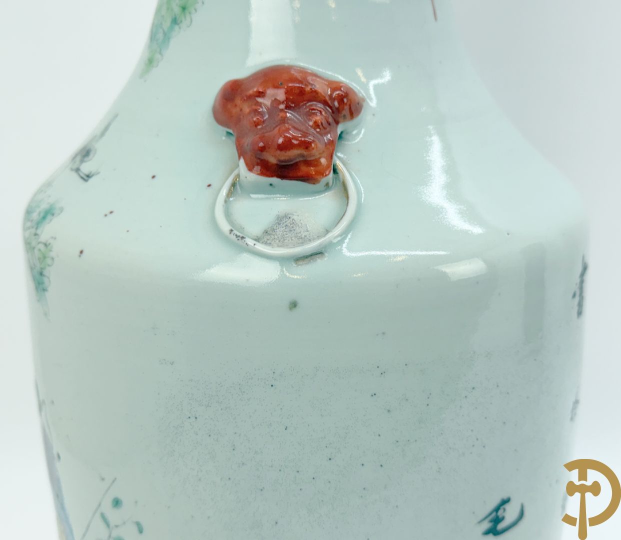 Chinese porseleinen vaas met decor van dames en hert in landschap