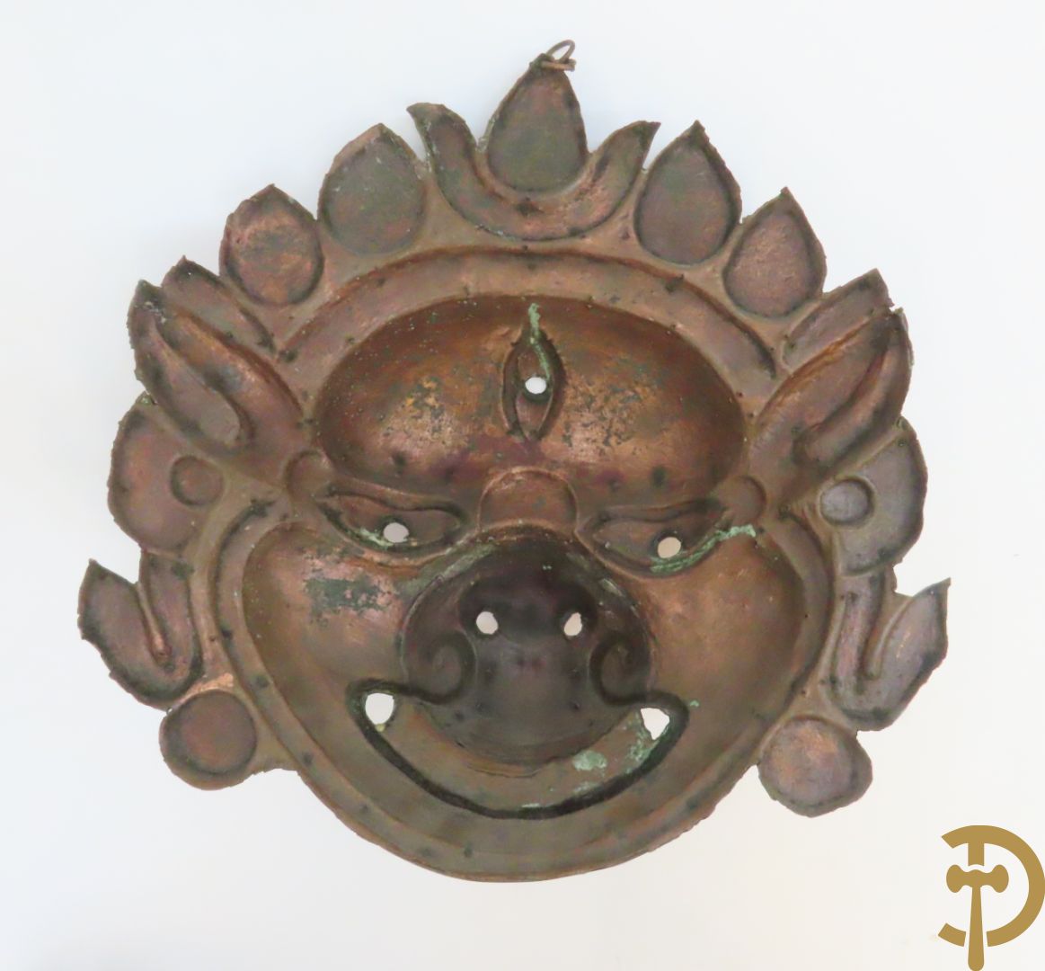 Paar Aziatische koperen maskers met cloisoné techniek