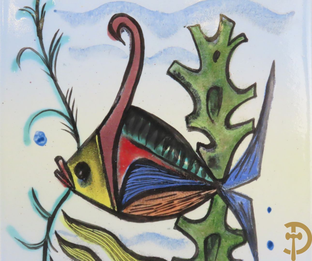 Zes vintage keramiek sculpturen w.o. zeemeermin van Amphora, keramieken vis, plakkette van doedelzakspeler, groepje met 5 kindjes, bord RP gemerkt en basrelief met vissen Vermeire P.