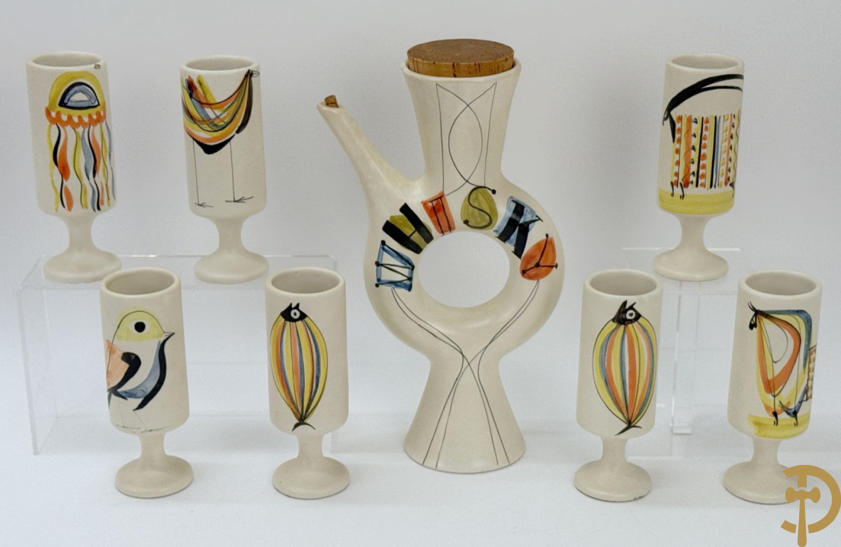 Whisky schenkvaas en 7 keramieken bekers met verschillende decors, Capron Vallauris