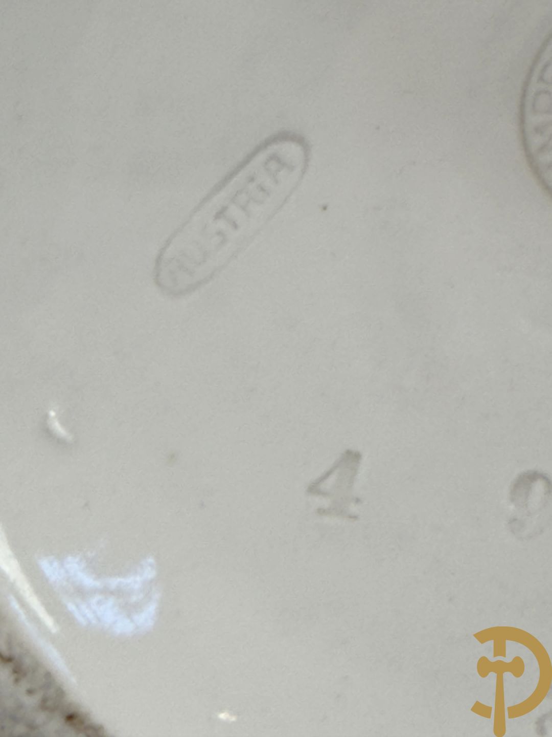 Paar Austria vazen bezet met orientaalse ruiters, nummer 4935