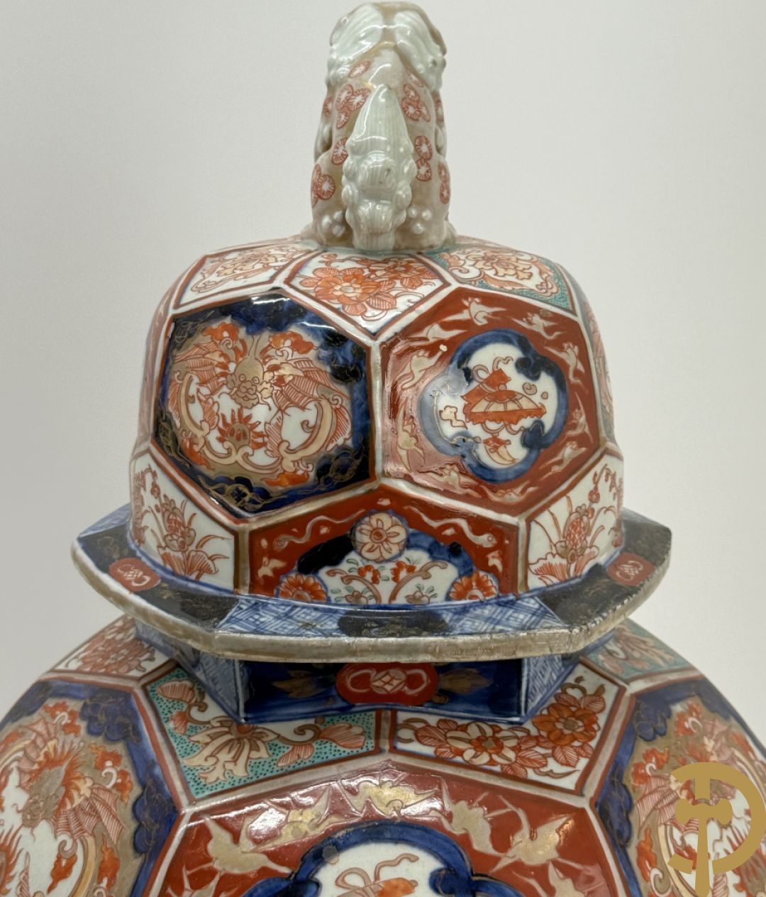 Japanse Imari vaas met fo-hond bezet, 19e