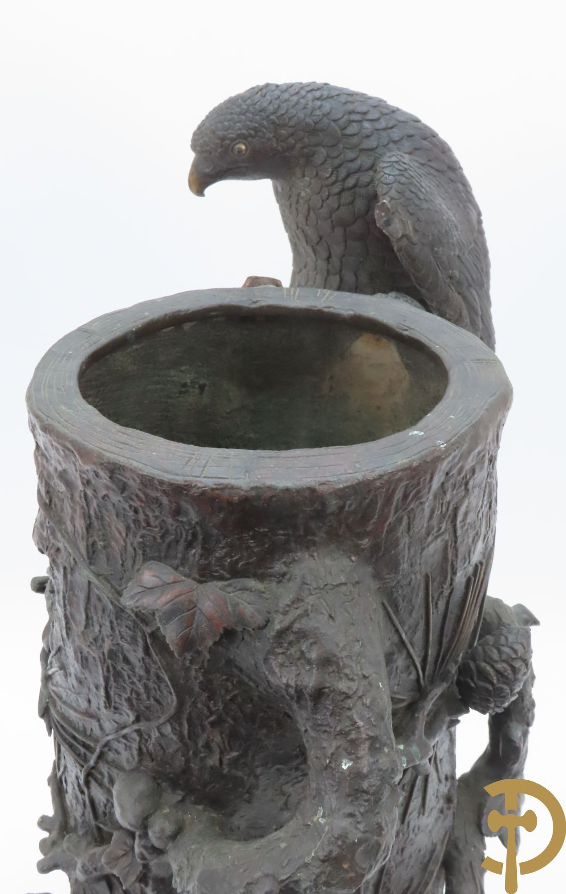 Bronzen ornament van boomstronk met takken en adelaar