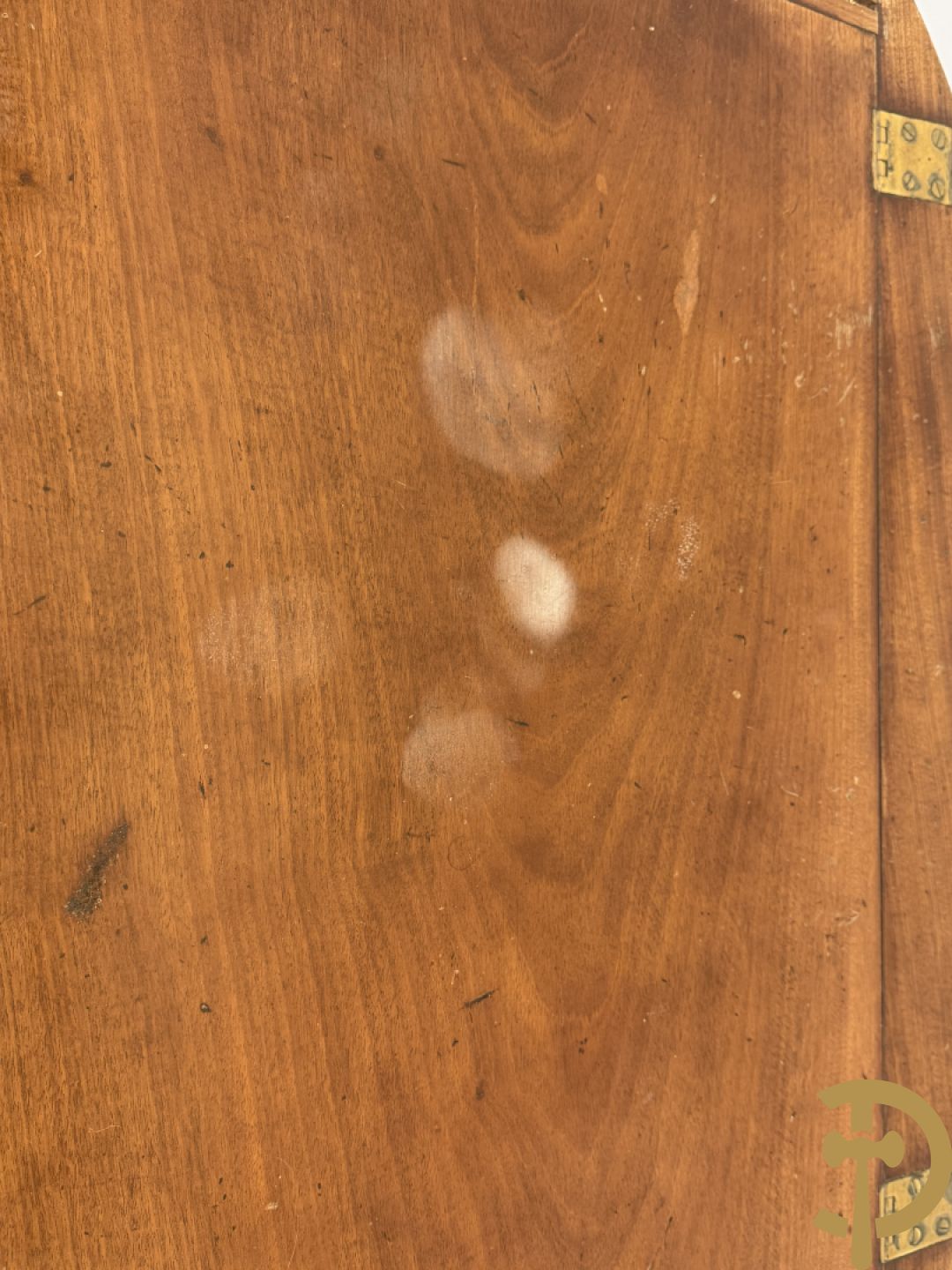 Engelse notelaren servingtable op vast onderstel