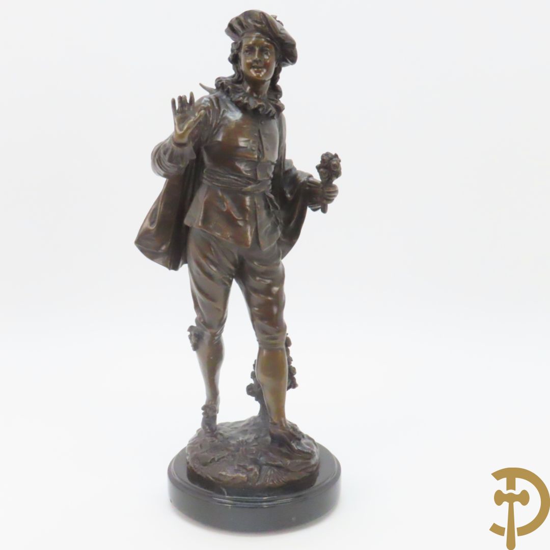 BRUCHON naar 'Edelheer met rolkraag, pet en bloemenruiker' bronzen beeld op marmeren sokkel, 20e