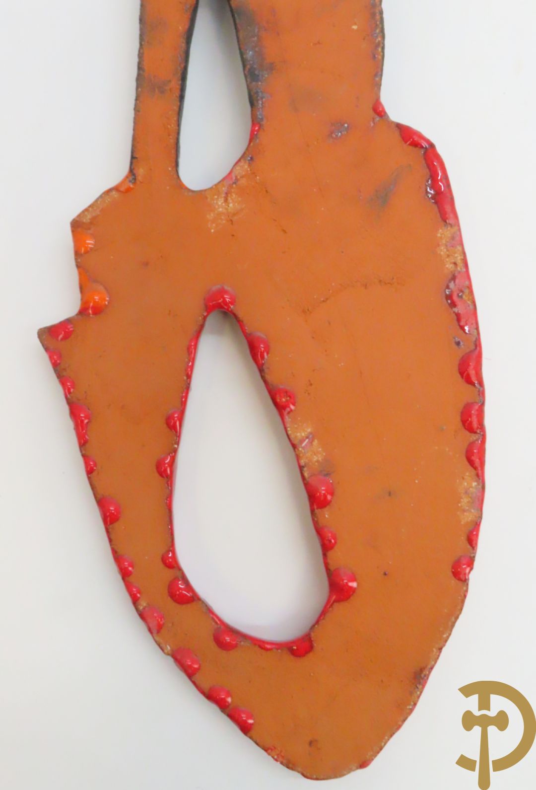 Zes vintage keramiek sculpturen w.o. zeemeermin van Amphora, keramieken vis, plakkette van doedelzakspeler, groepje met 5 kindjes, bord RP gemerkt en basrelief met vissen Vermeire P.