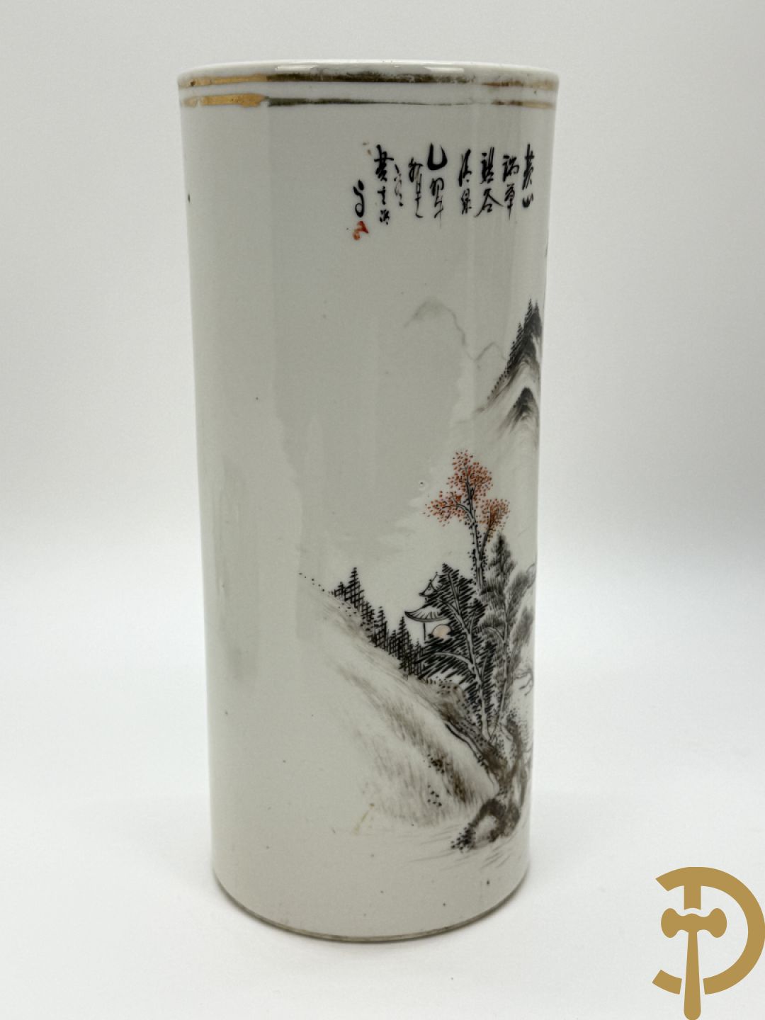 Chinees porseleinen vaasje met wijsgerendecor + Chinese porseleinen rolvaas met decor van ezel in berglandschap