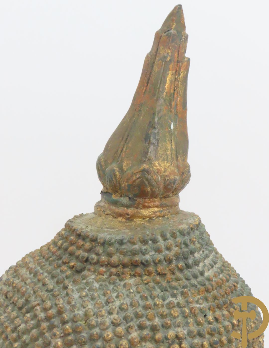 Koperen boedhahoofd op houten sokkel