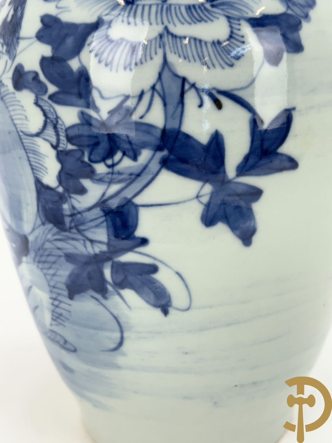 Chinese blauw/witte porseleinen vaas met bloemen en vogeldecor