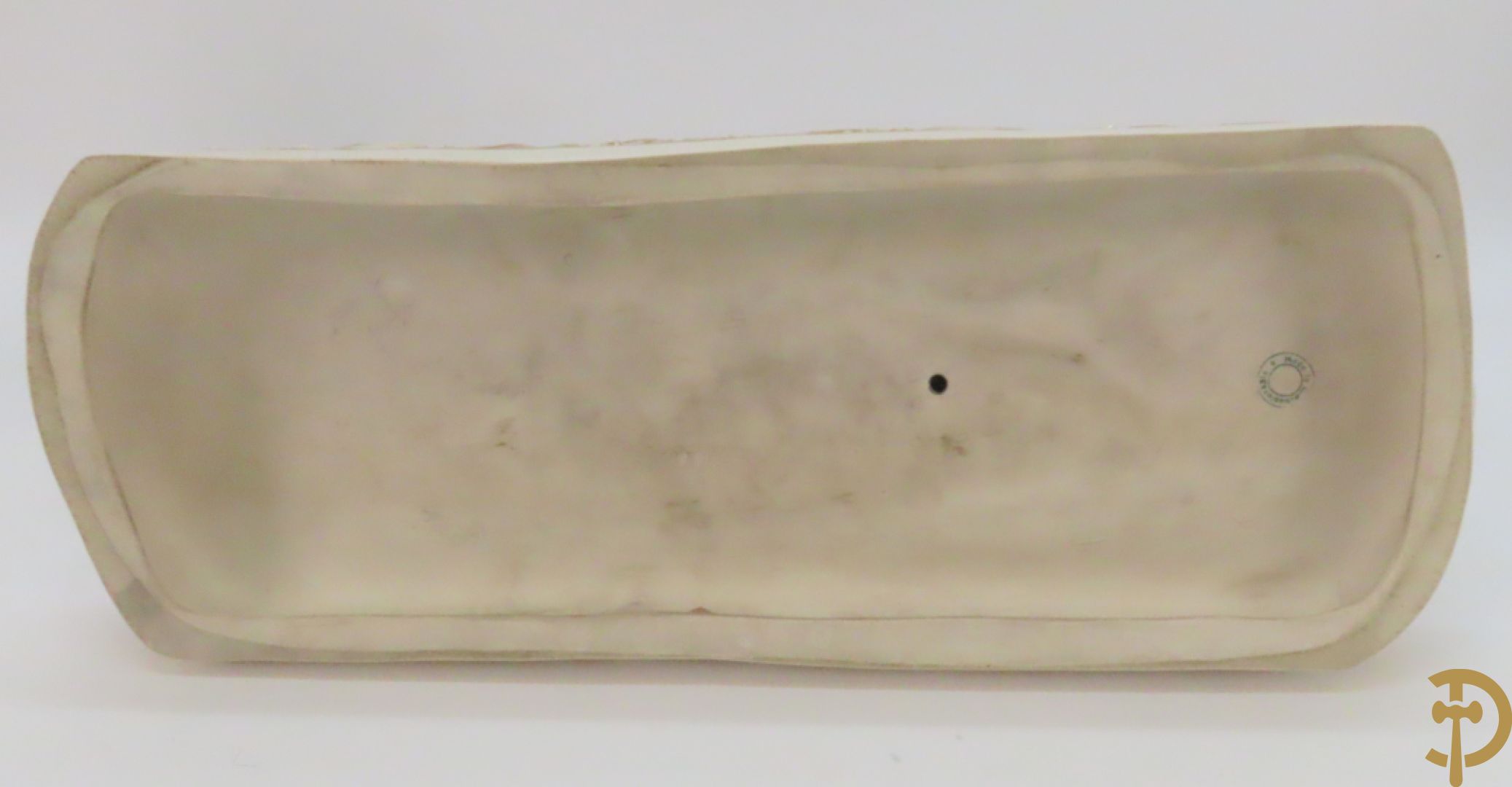 Koets in Royal Dux getrokken door cupido